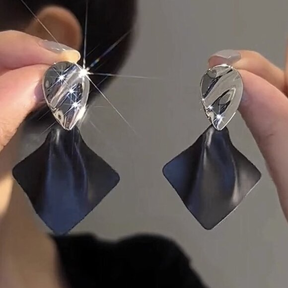 3/$35 Rhombus Silver Black Drop Dangle Fashion Earrings Metallic Jewelry - Picture 5 of 5